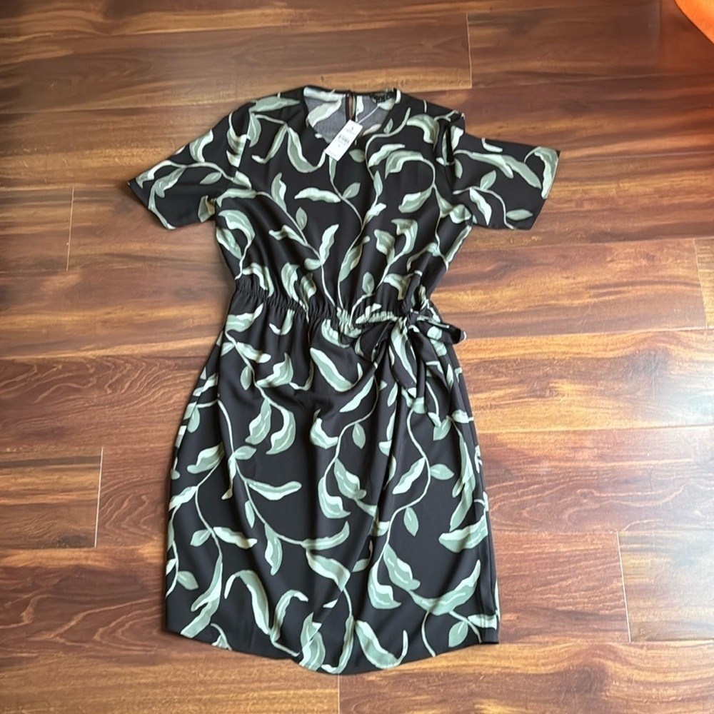 🍁END of YEAR SALE🍁ANN TAYLOR FACTORY Leaf Pattern Midi Wrap Dress size Medium